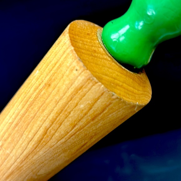 - Retro / Vintage 18” L wooden rolling pin with painted green handles - Picture 6 of 7